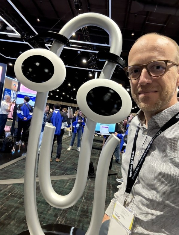 Dr. Julian Bahrs zusammen mit Karl Klammer bei der M 365 Community Konferenz und Jumpstart Partner Day in Las Vegas